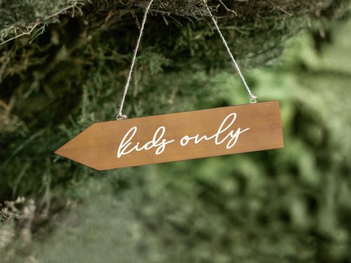 Fa útjelző tábla "Kids only"