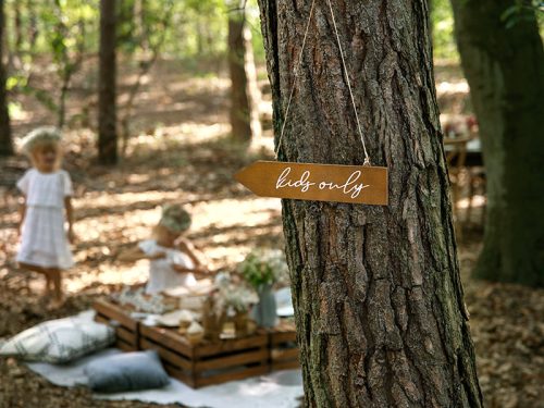 Fa útjelző tábla "Kids only"