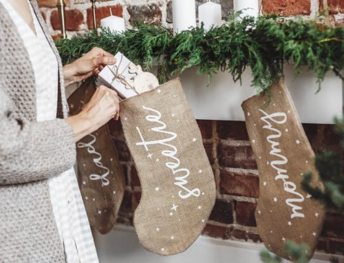 Dekoratív karácsonyi zokni "Sweetie" felirattal