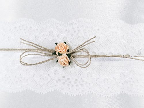 Gyűrűs párna fehér 16x16cm