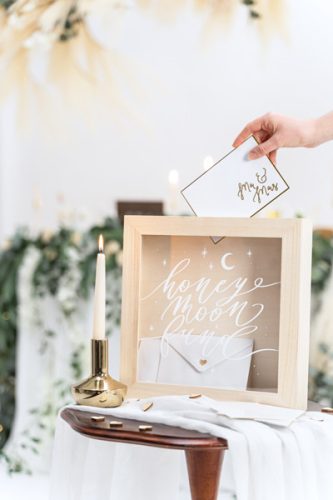 Nászút Alap Fa Persely "Honeymoon Fund" felirattal