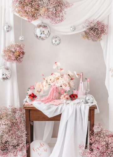 Üdvözlőlap kitűzővel „Bride” (Menyasszony) Lánybúcsúra