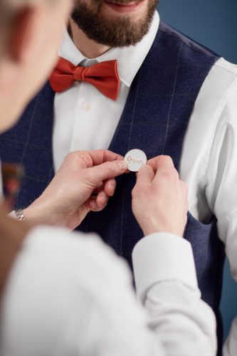 Üdvözlőlap kitűzővel „Groom” (Vőlegény) Legénybúcsúra