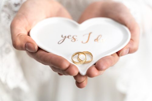 Porcelán esküvői gyűrűtartó tálka – Szív alakú