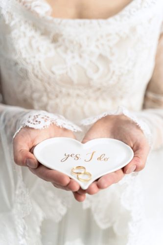 Porcelán esküvői gyűrűtartó tálka – Szív alakú