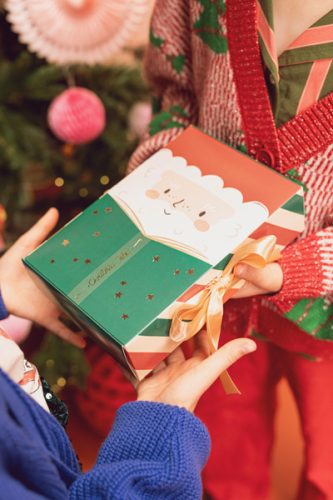 Ajándékdoboz - Mikulás mintás, arany szalaggal (1 db)