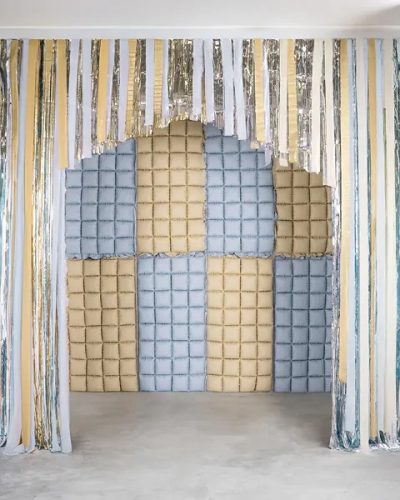 Fóliából készült kétoldalas lufifal Bézs-kék 55x110 cm (1 db)