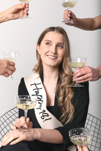 Vállszalag 18. születésnapra "Happy 18" bézs